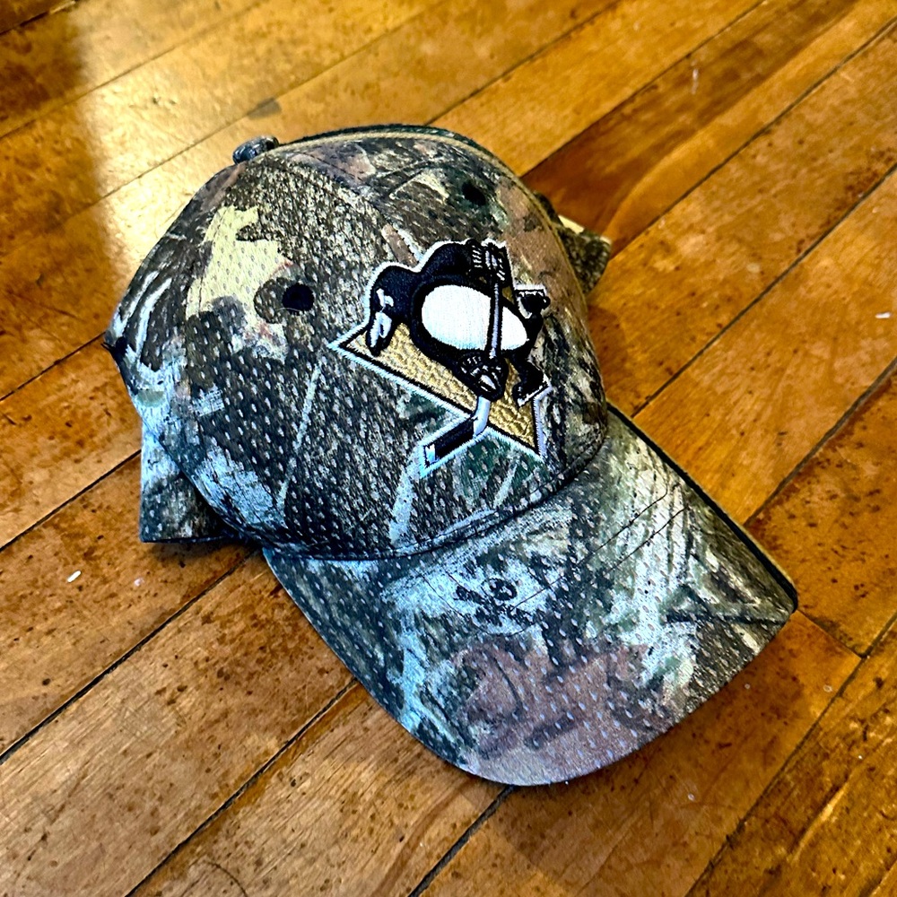 Pittsburgh Penguins Camo Hat